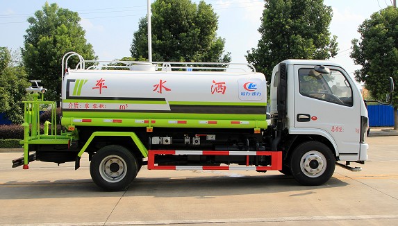 国六5吨东风多利卡绿化洒水车厂家价格3