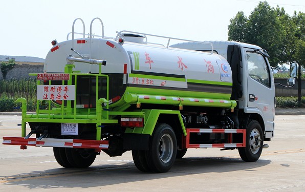 国六5吨东风多利卡绿化洒水车厂家价格4